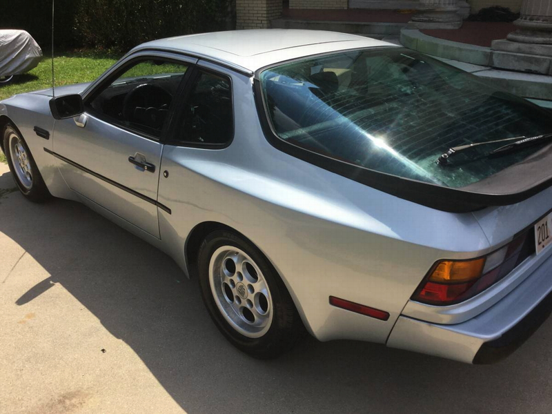 Illustration for article titled For $3,500, Could This '1986' Porsche 944 Be The Answer?